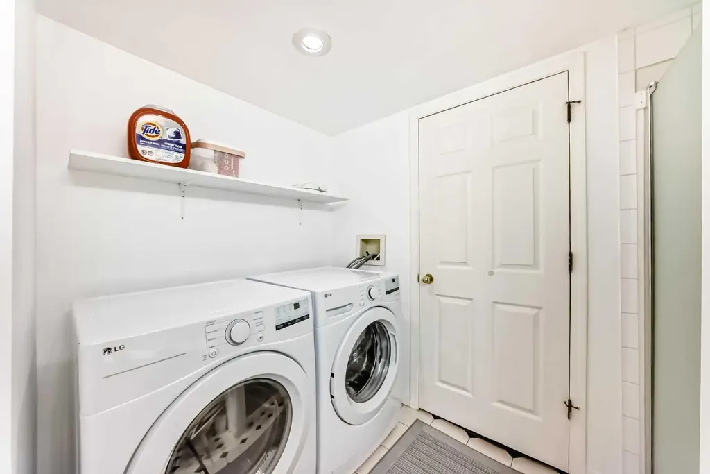 19 Sunlake Gardens SE Calgary AB T2X 3G4