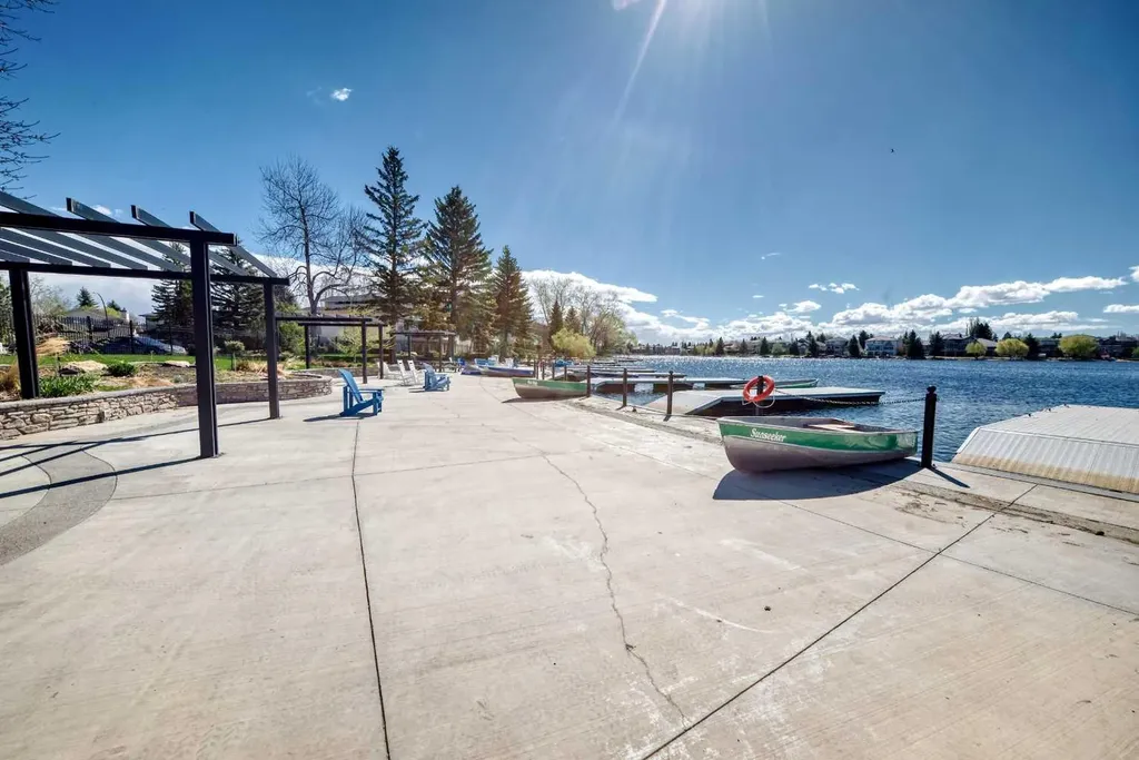 19 Sunlake Gardens SE Calgary AB T2X 3G4