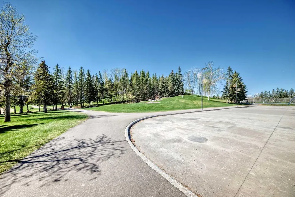 19 Sunlake Gardens SE Calgary AB T2X 3G4