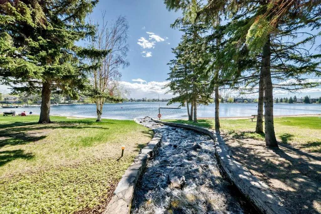 19 Sunlake Gardens SE Calgary AB T2X 3G4