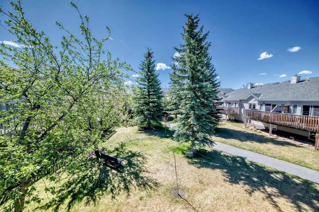 19 Sunlake Gardens SE Calgary AB T2X 3G4