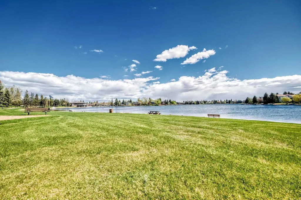 19 Sunlake Gardens SE Calgary AB T2X 3G4