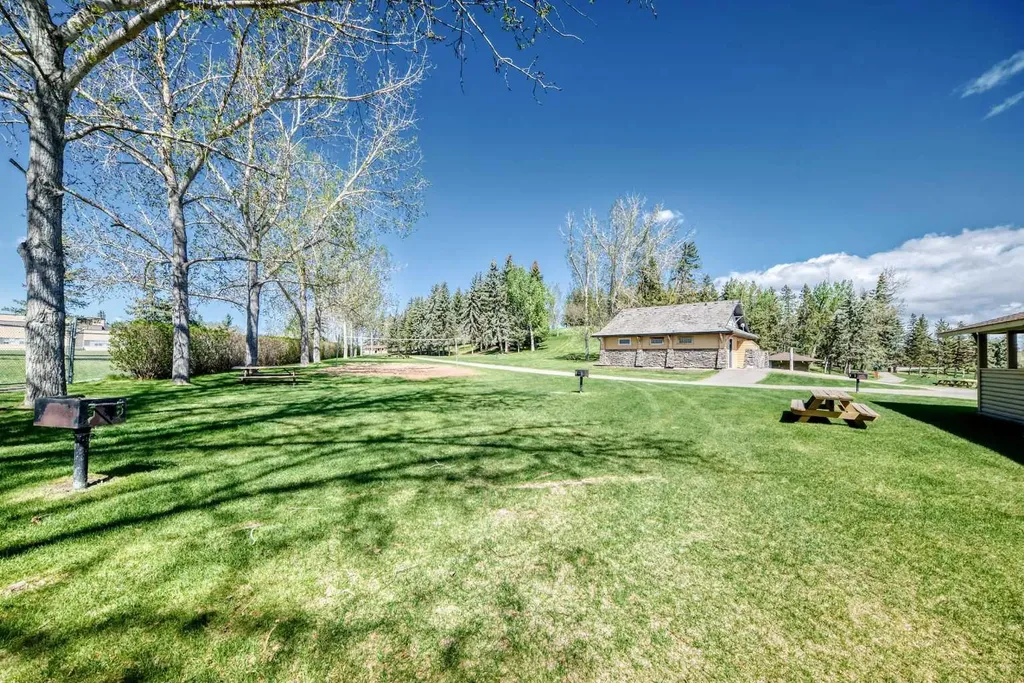 19 Sunlake Gardens SE Calgary AB T2X 3G4