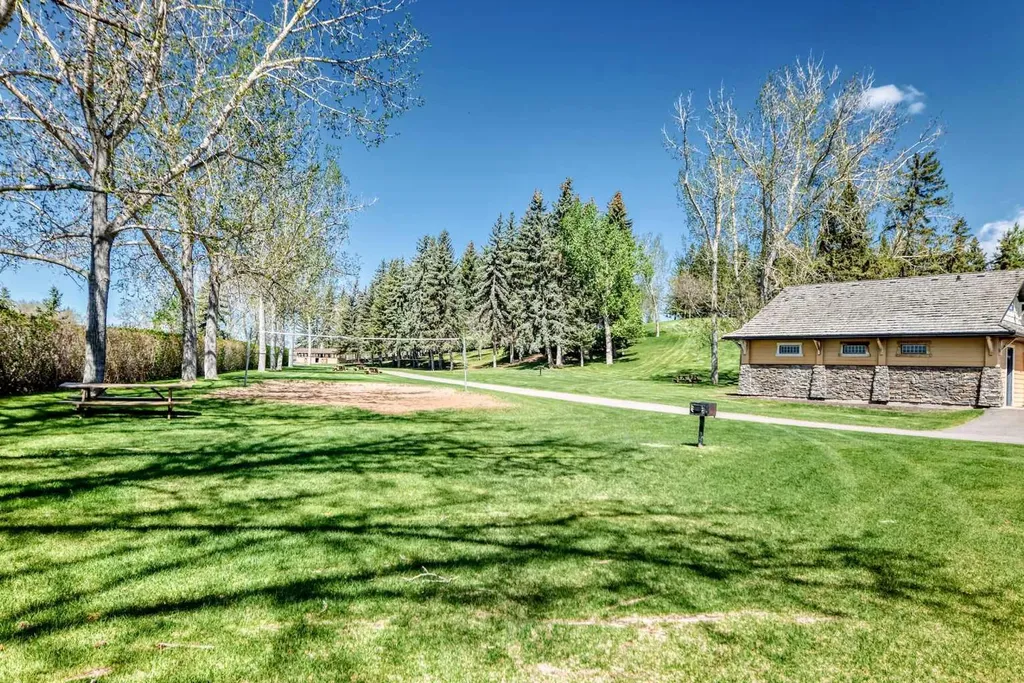 19 Sunlake Gardens SE Calgary AB T2X 3G4