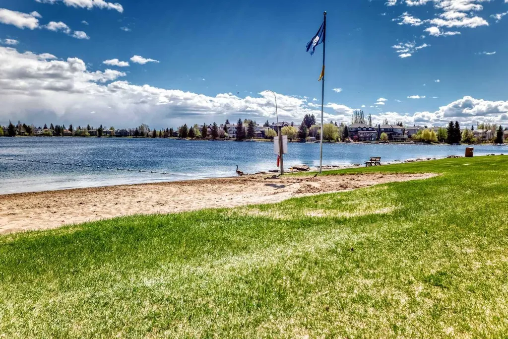 19 Sunlake Gardens SE Calgary AB T2X 3G4