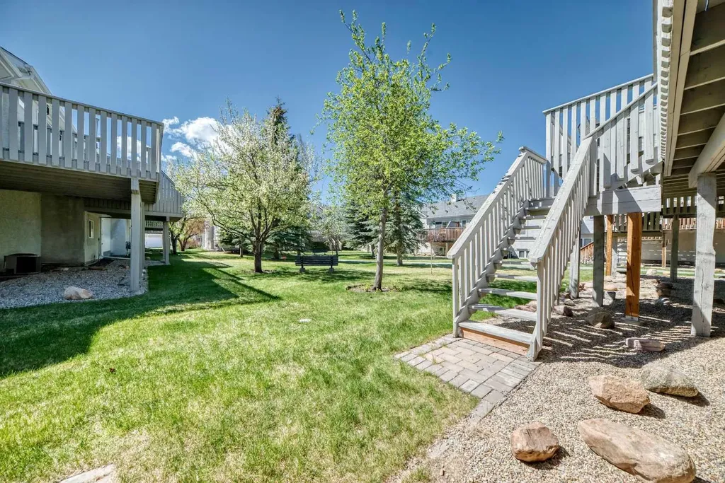 19 Sunlake Gardens SE Calgary AB T2X 3G4