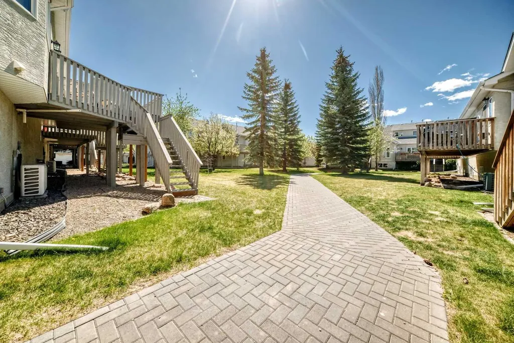 19 Sunlake Gardens SE Calgary AB T2X 3G4