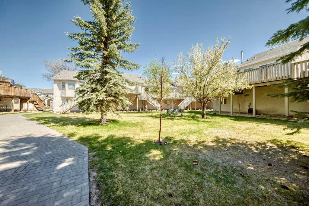 19 Sunlake Gardens SE Calgary AB T2X 3G4