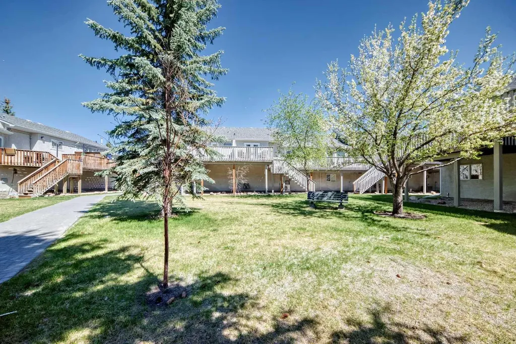 19 Sunlake Gardens SE Calgary AB T2X 3G4