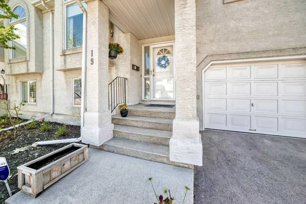 19 Sunlake Gardens SE Calgary AB T2X 3G4