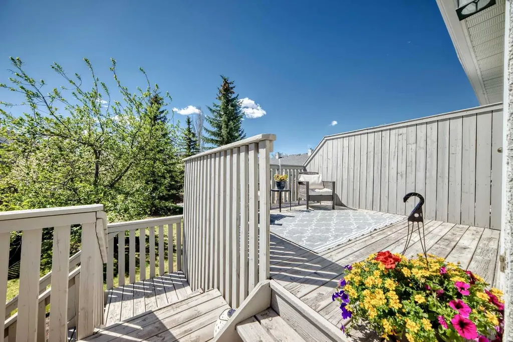 19 Sunlake Gardens SE Calgary AB T2X 3G4