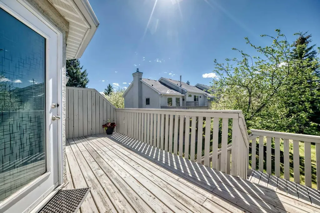 19 Sunlake Gardens SE Calgary AB T2X 3G4