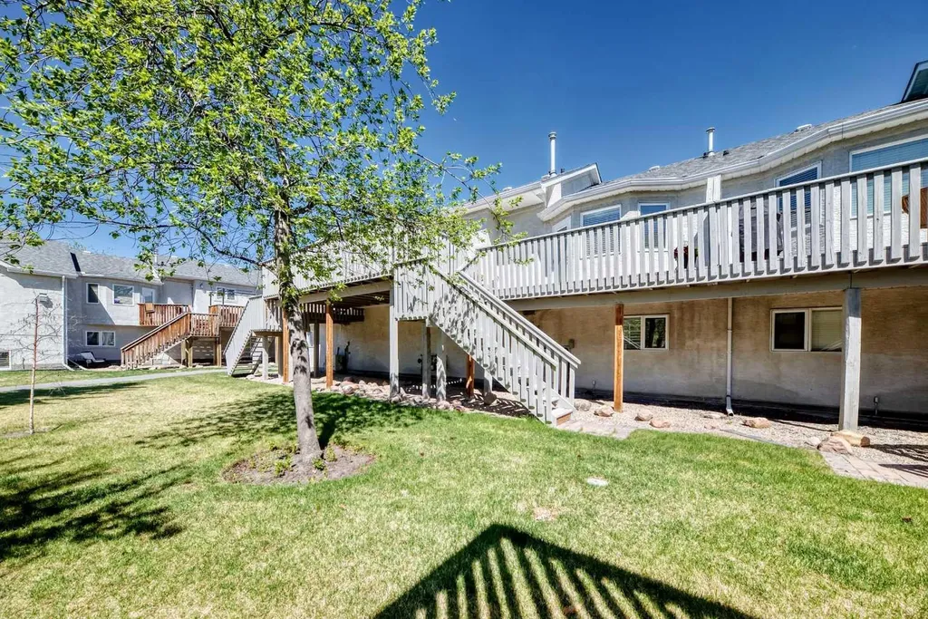 19 Sunlake Gardens SE Calgary AB T2X 3G4