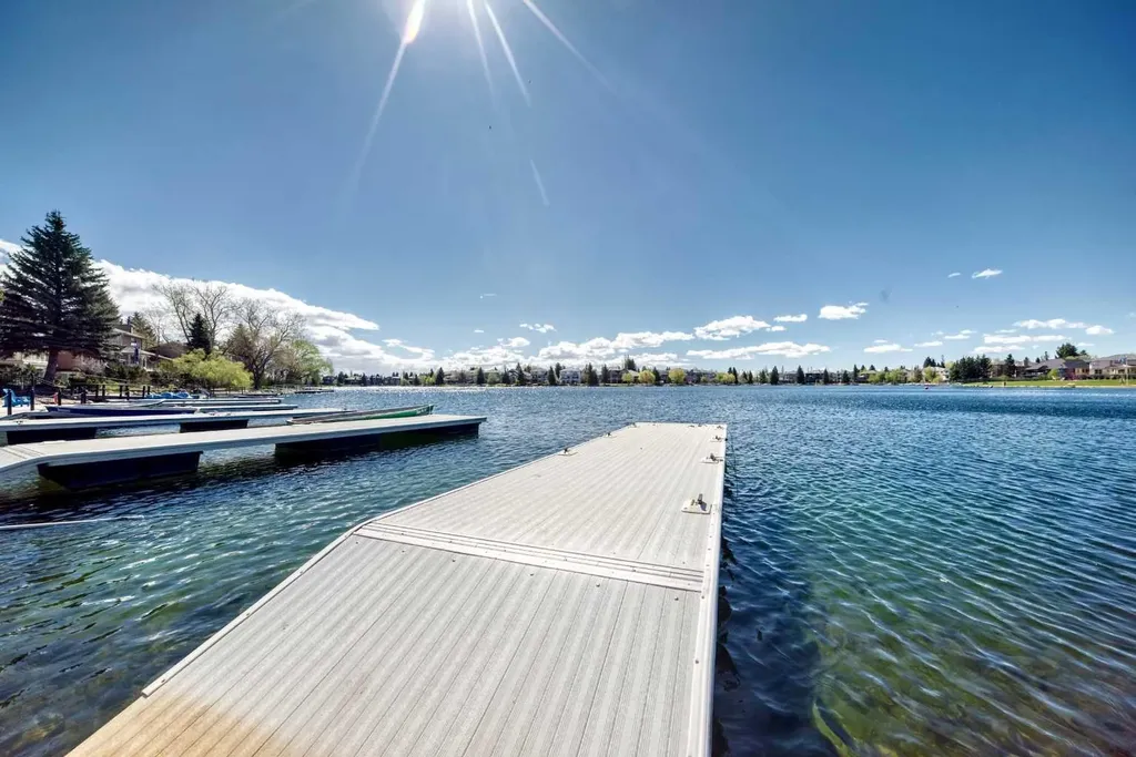 19 Sunlake Gardens SE Calgary AB T2X 3G4