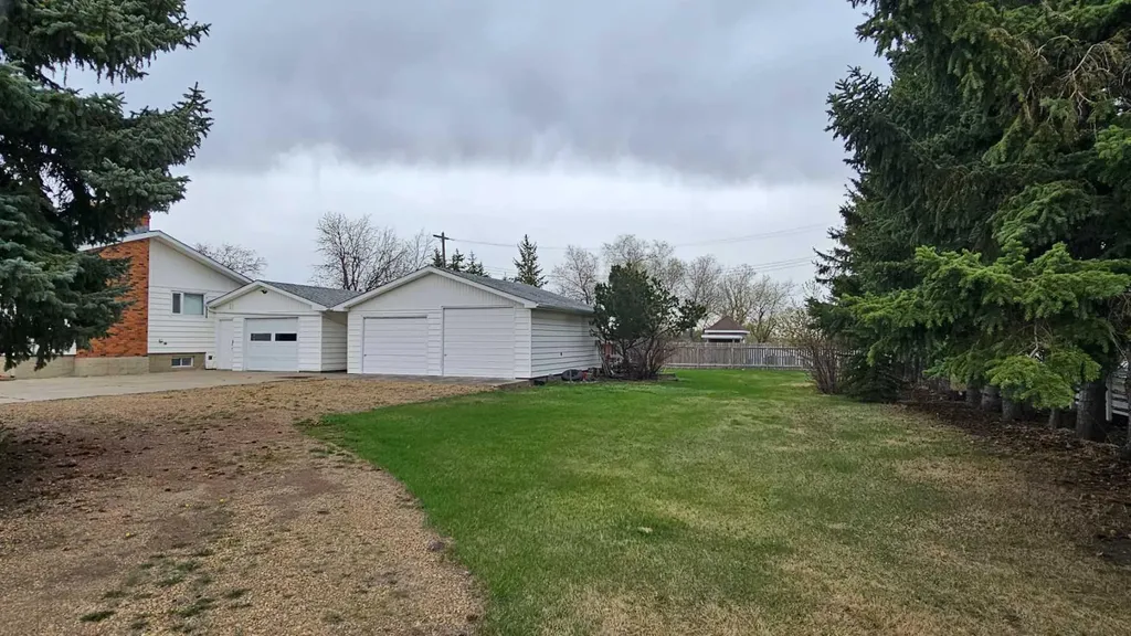 5209 51 Street Castor AB T0C 0X0