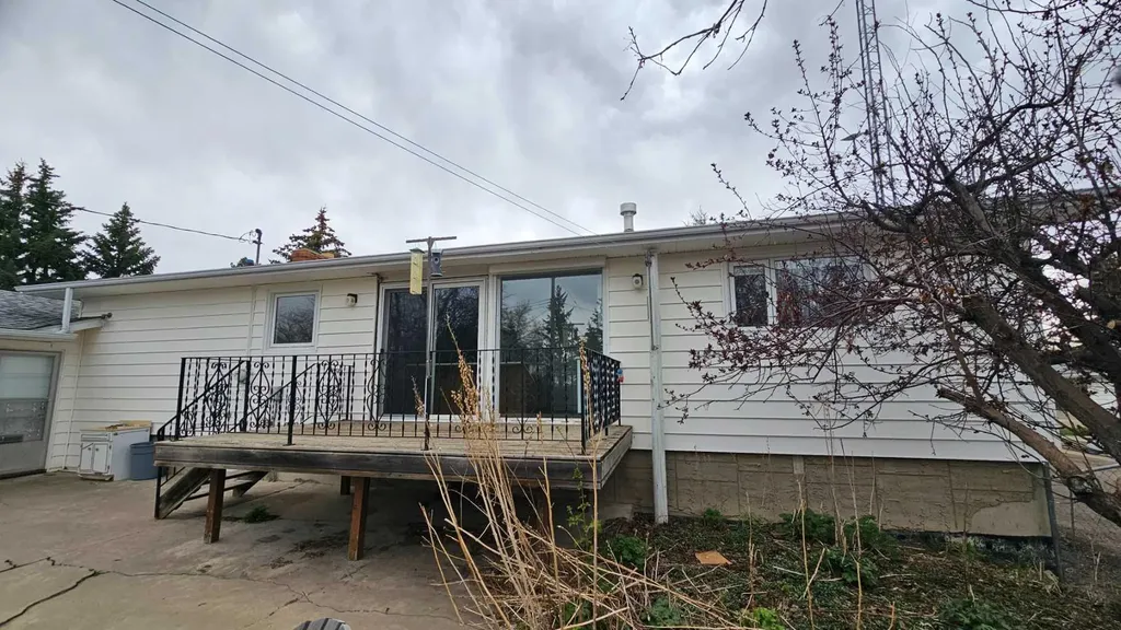 5209 51 Street Castor AB T0C 0X0