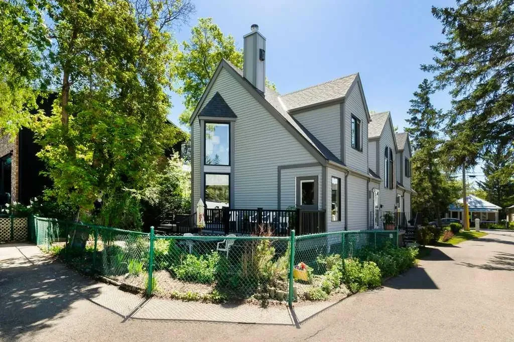 30 & 32 New Street SE Calgary AB T2G 3X9