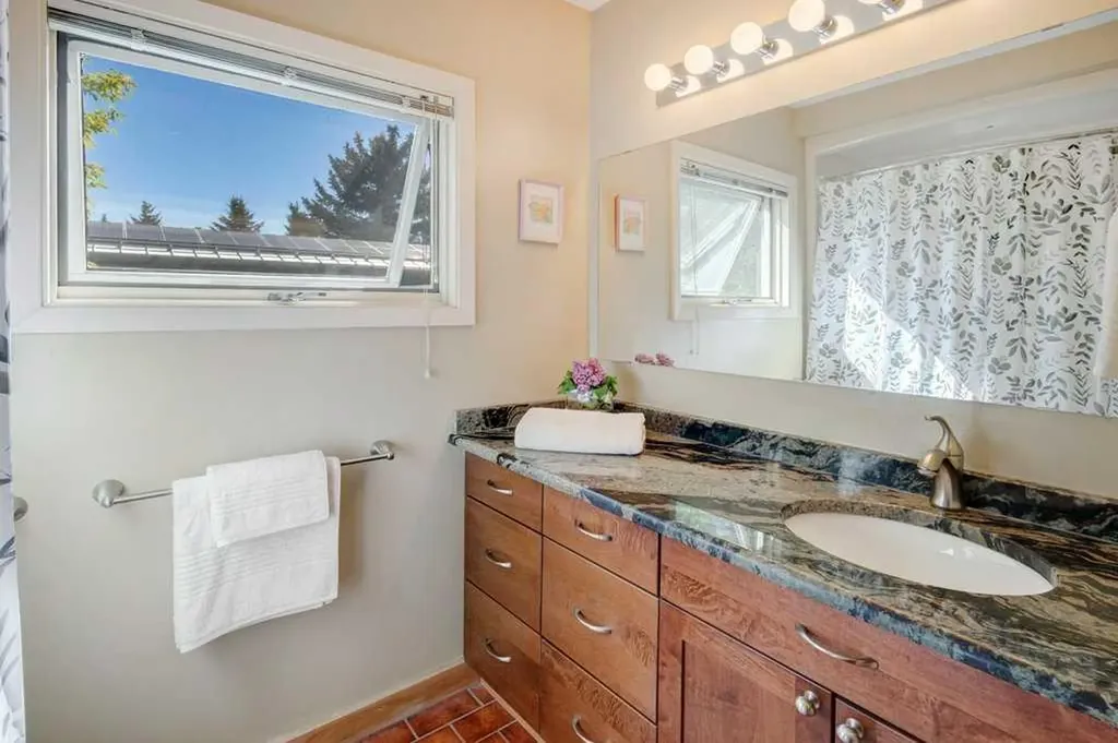 30 & 32 New Street SE Calgary AB T2G 3X9