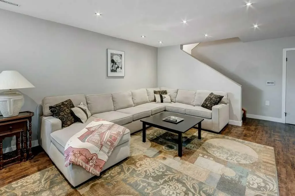 30 & 32 New Street SE Calgary AB T2G 3X9