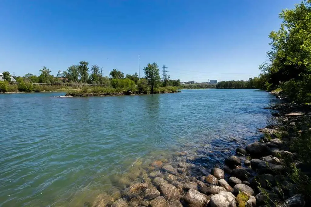 30 & 32 New Street SE Calgary AB T2G 3X9