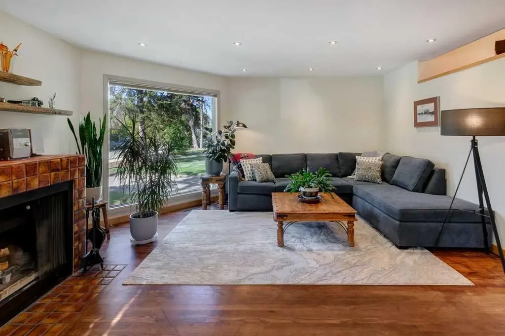 30 & 32 New Street SE Calgary AB T2G 3X9