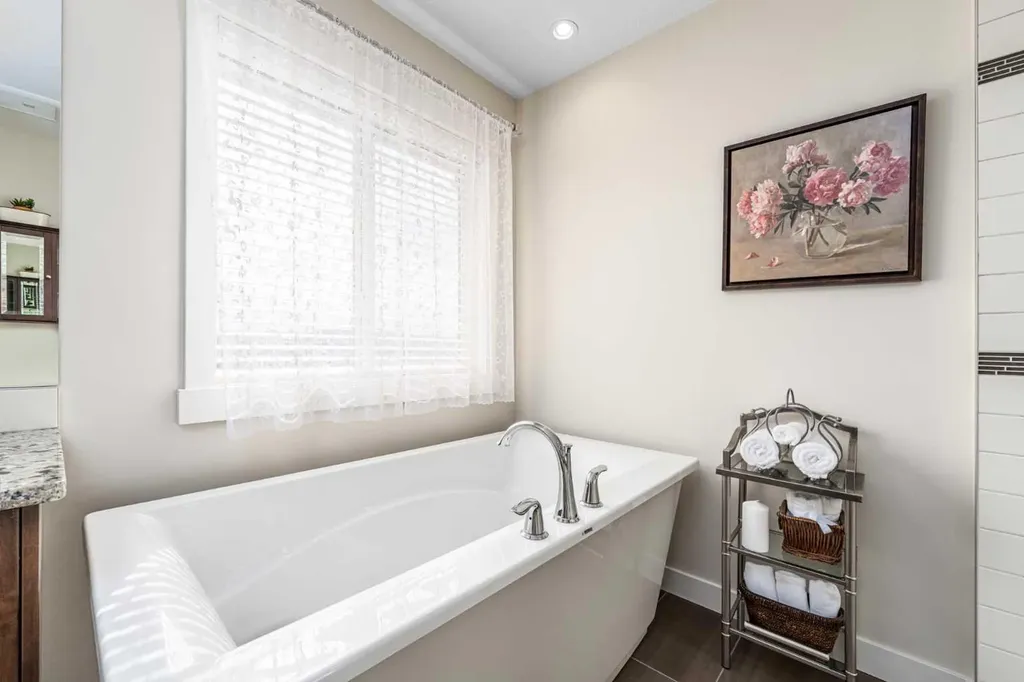 1086 Williamstown Boulevard NW Airdrie AB T4B 3T9