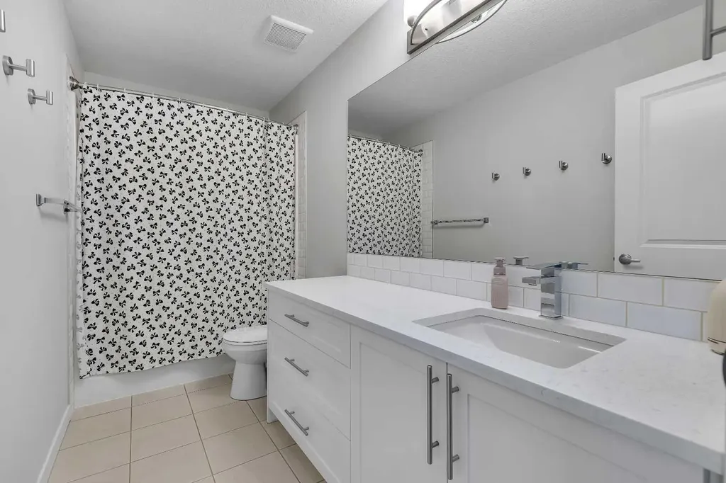 370 Harvest Hills Common NE Calgary AB T3K 2M8