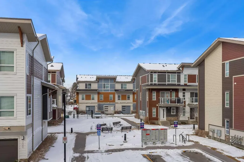 370 Harvest Hills Common NE Calgary AB T3K 2M8
