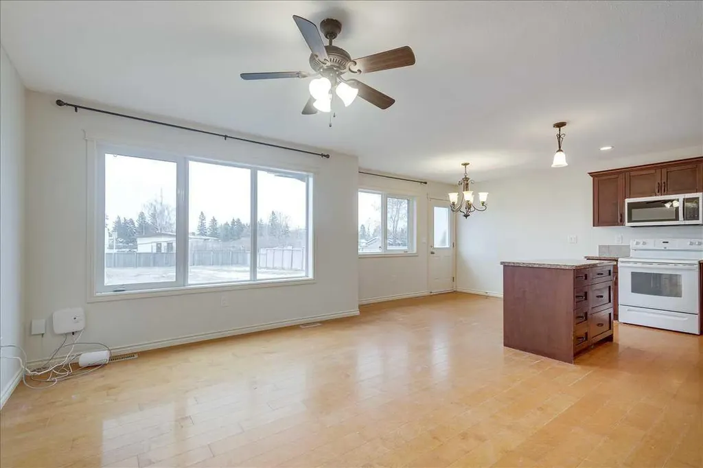 5511 54 Street Ponoka AB T4J 1L9