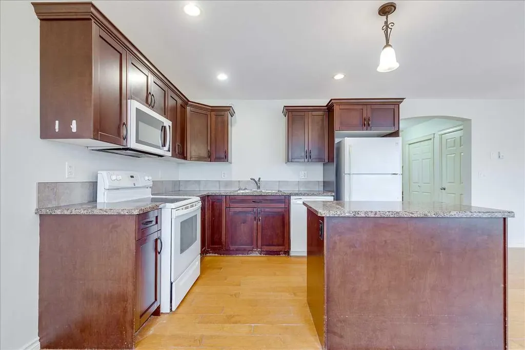 5511 54 Street Ponoka AB T4J 1L9