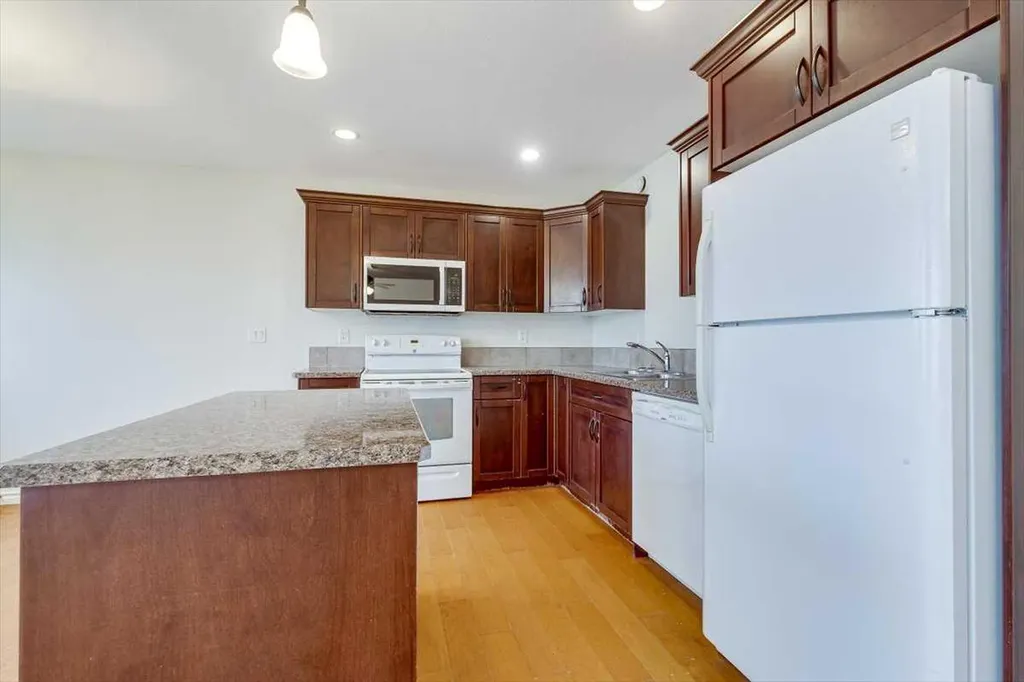 5511 54 Street Ponoka AB T4J 1L9