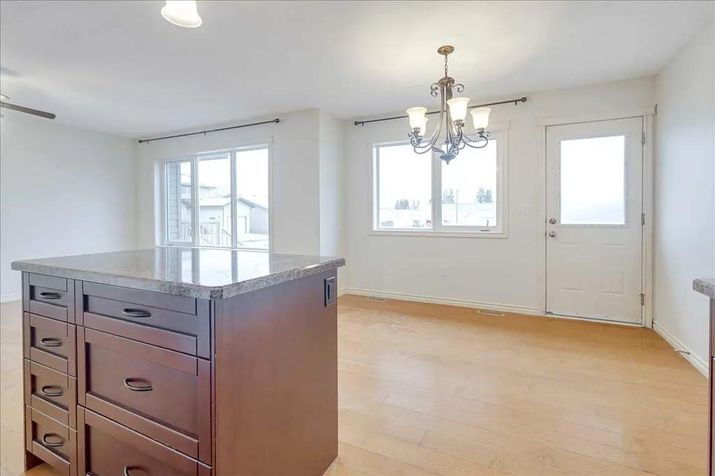 5511 54 Street Ponoka AB T4J 1L9