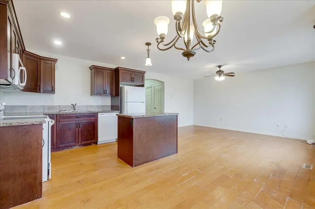 5511 54 Street Ponoka AB T4J 1L9