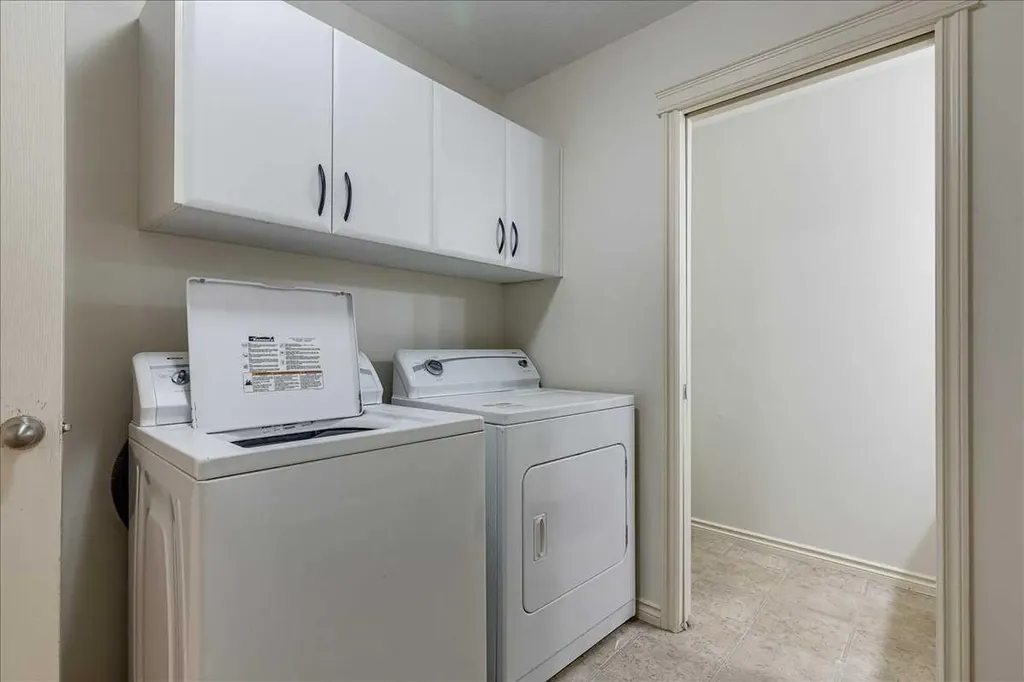 5511 54 Street Ponoka AB T4J 1L9
