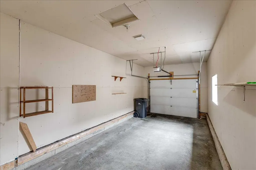 5511 54 Street Ponoka AB T4J 1L9