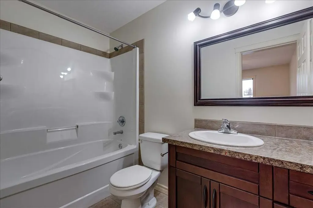 5511 54 Street Ponoka AB T4J 1L9