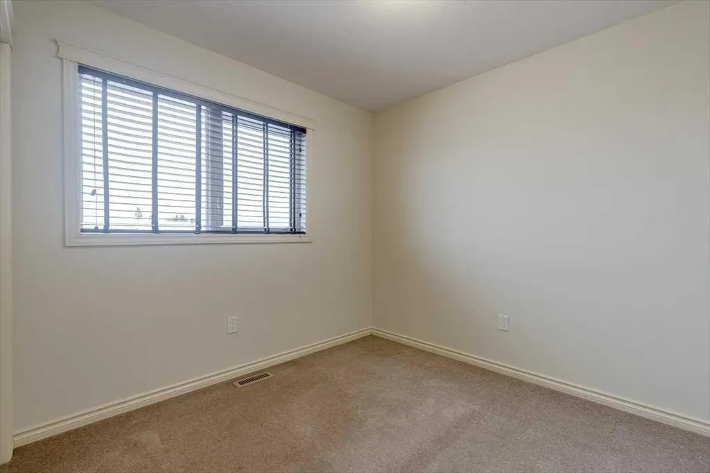 5511 54 Street Ponoka AB T4J 1L9