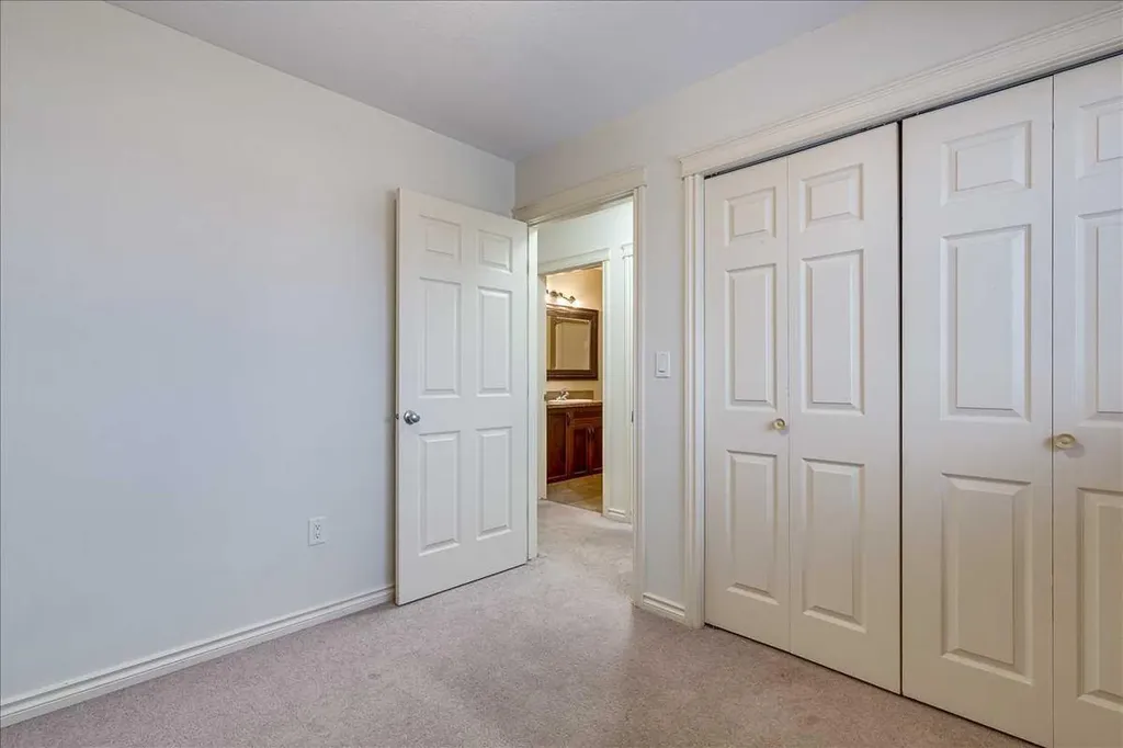 5511 54 Street Ponoka AB T4J 1L9