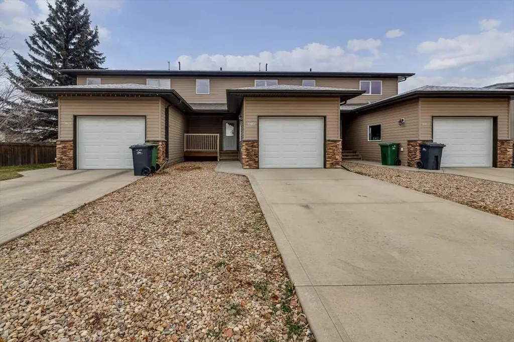 5511 54 Street Ponoka AB T4J 1L9