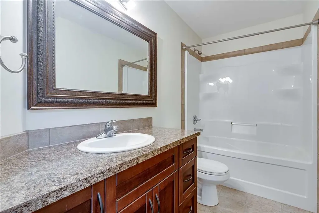 5511 54 Street Ponoka AB T4J 1L9