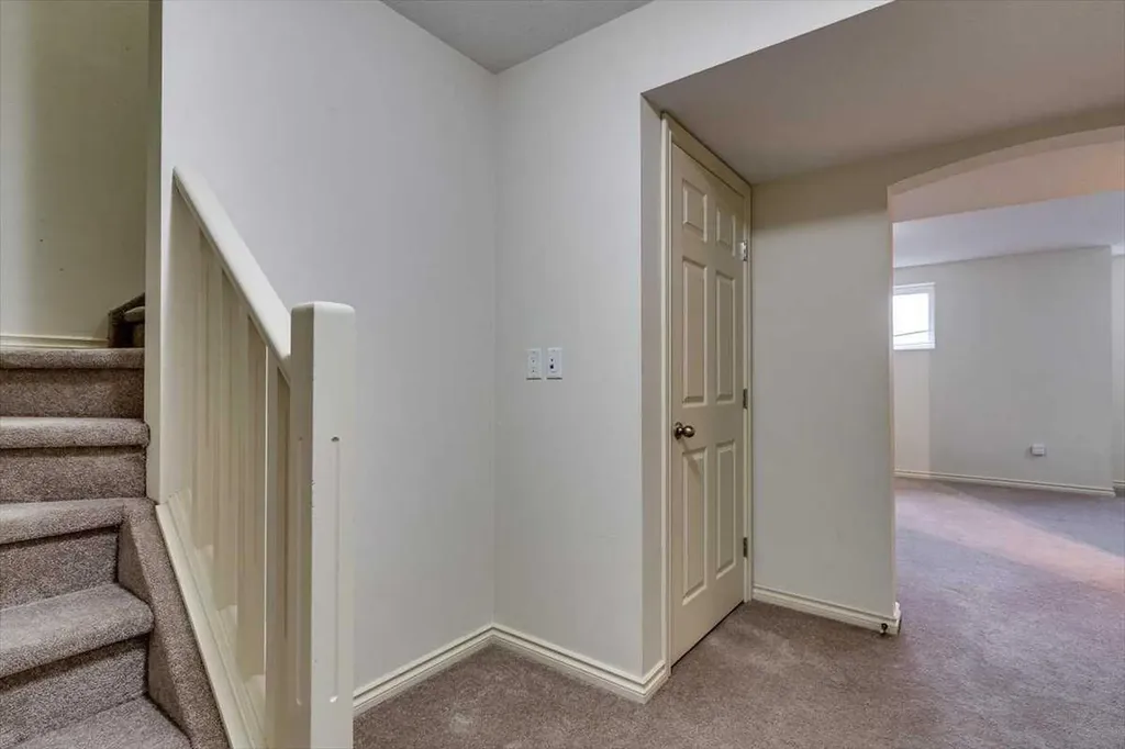 5511 54 Street Ponoka AB T4J 1L9