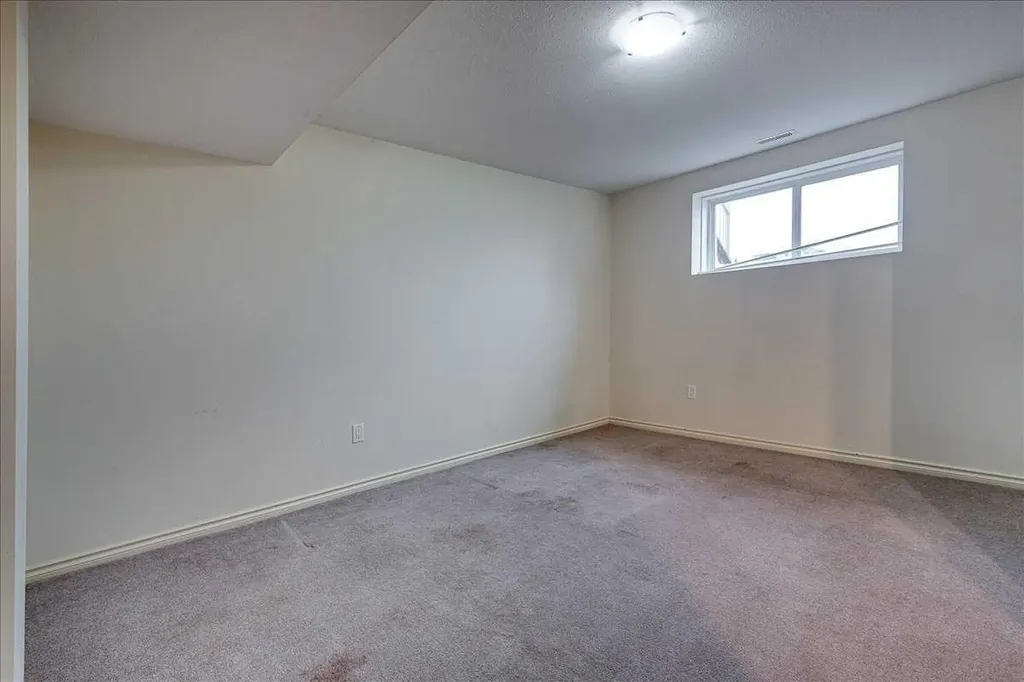 5511 54 Street Ponoka AB T4J 1L9