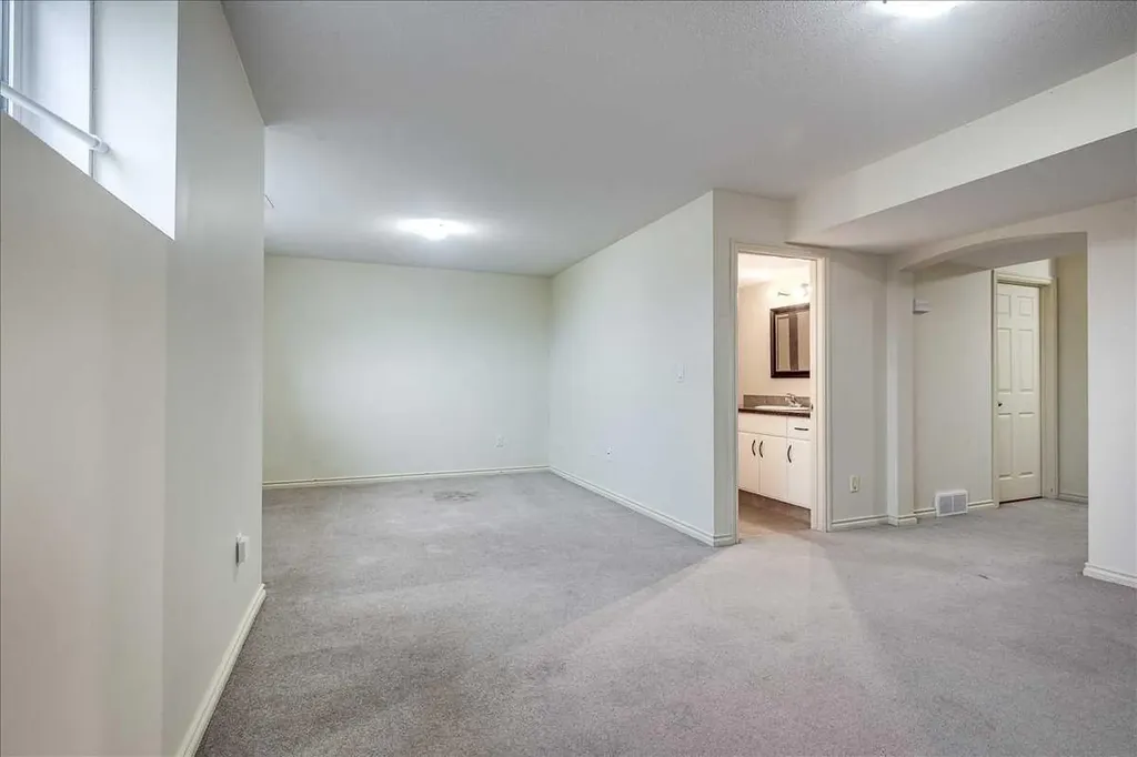 5511 54 Street Ponoka AB T4J 1L9