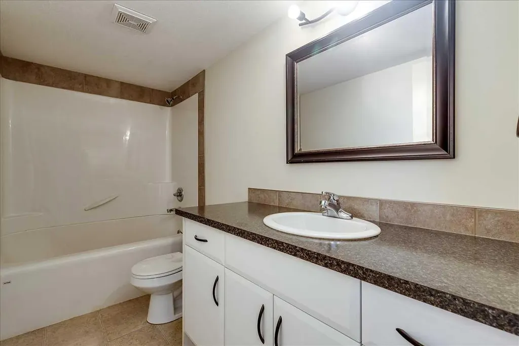 5511 54 Street Ponoka AB T4J 1L9