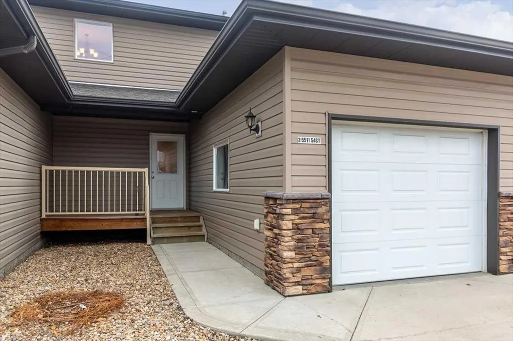 5511 54 Street Ponoka AB T4J 1L9