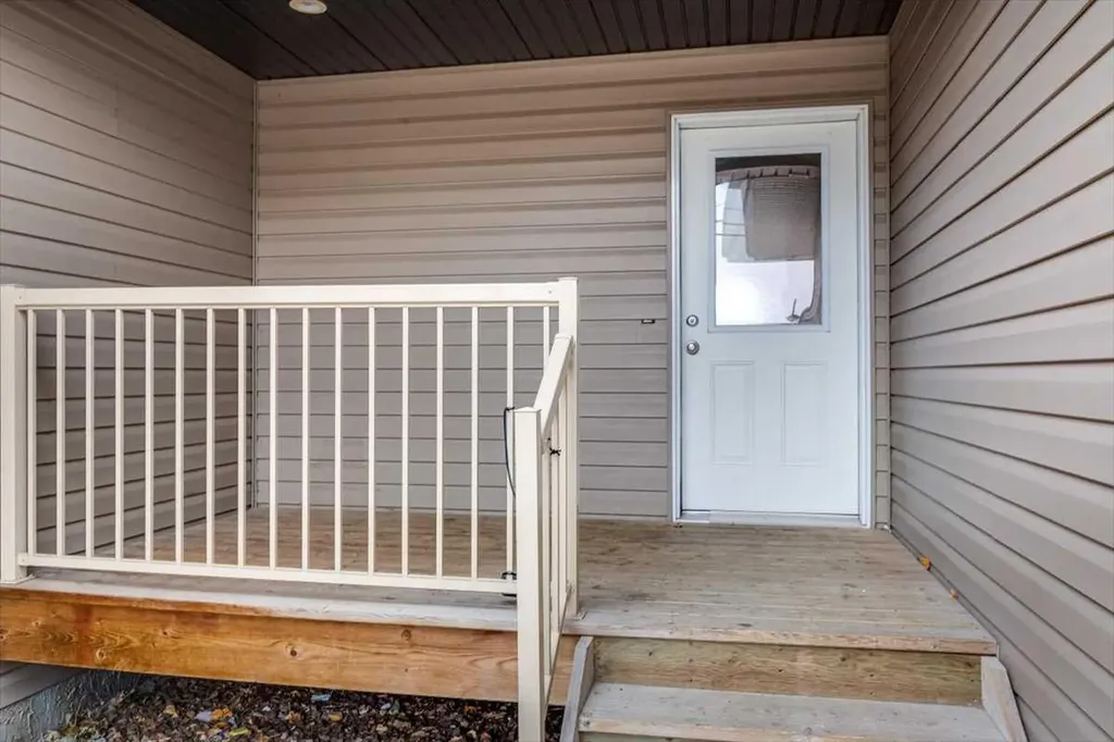 5511 54 Street Ponoka AB T4J 1L9