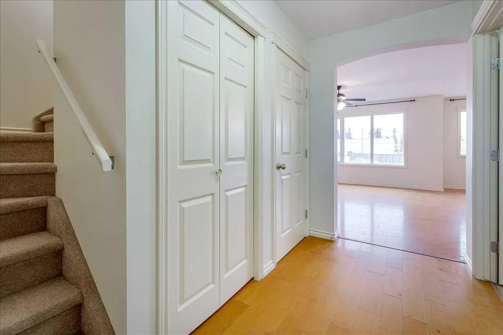 5511 54 Street Ponoka AB T4J 1L9