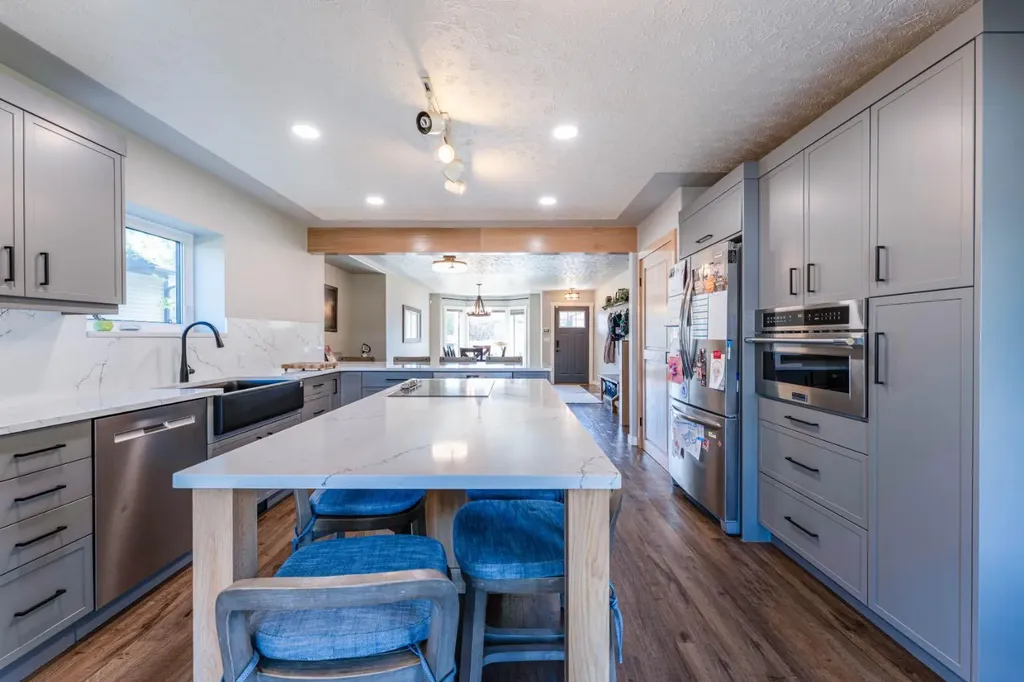 115 9 Street Drumheller AB T0J 0Y0