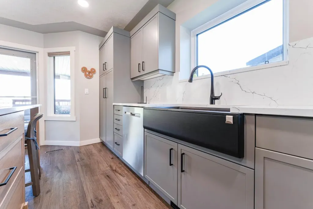 115 9 Street Drumheller AB T0J 0Y0