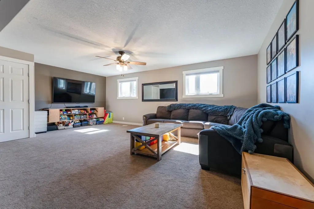 115 9 Street Drumheller AB T0J 0Y0